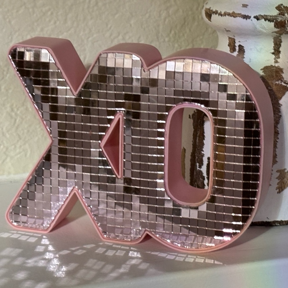 🪩🪩 Pink XO Disco Ball Decor - Picture 2 of 7